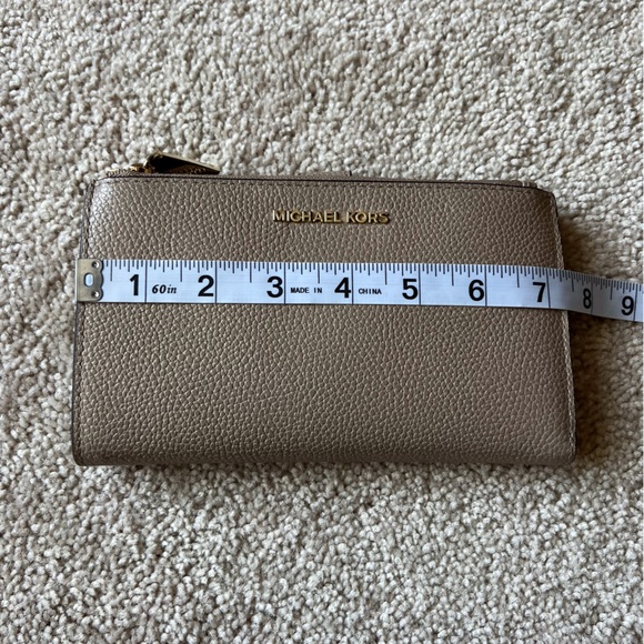 Michael Kors Carson Carryall Tote and Smartphone Wallet Bundle Pebbled Leather - Picture 15 of 16